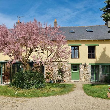 Les Berges De La Planchette Bed & Breakfast Yvignac-la-Tour Екстериор снимка