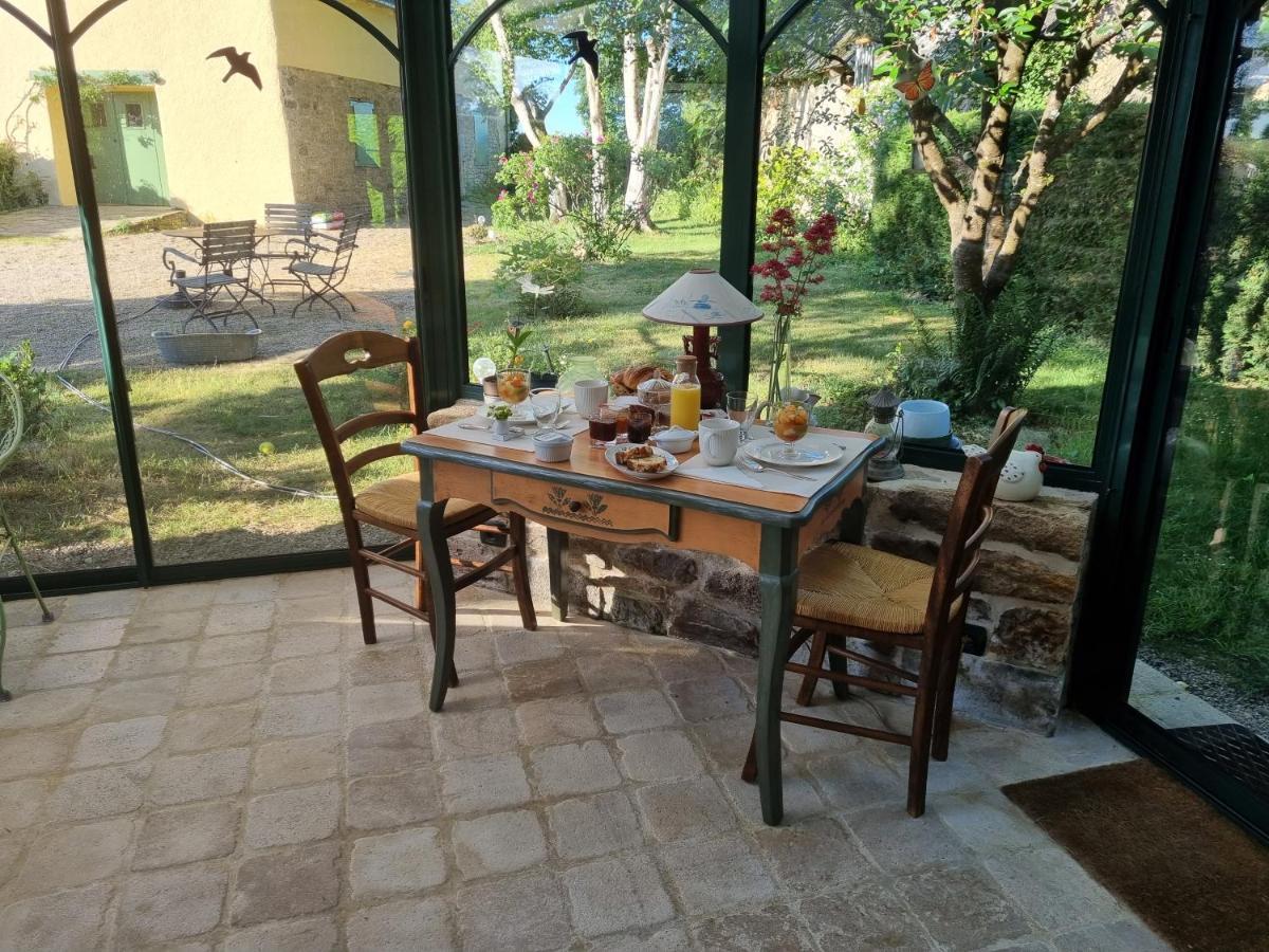 Les Berges De La Planchette Bed & Breakfast Yvignac-la-Tour Екстериор снимка