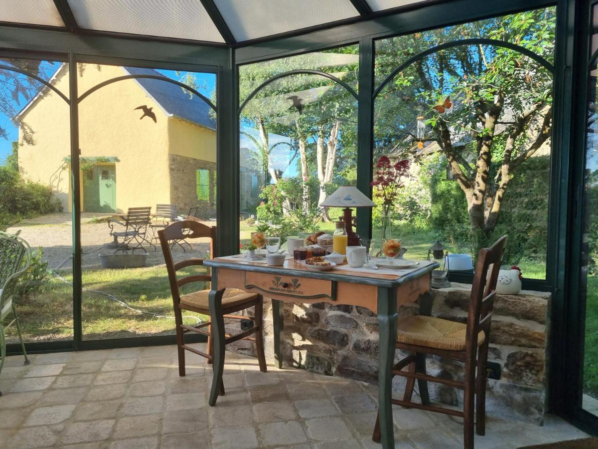 Les Berges De La Planchette Bed & Breakfast Yvignac-la-Tour Екстериор снимка